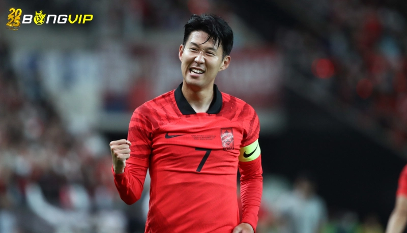 UEFA xin lỗi vụ thiếu huy chương của Son Heung-min Khoảnh khắc khó hiểu trong lễ trao giải - UEFA xin lỗi vụ thiếu huy chương của Son Heung-min